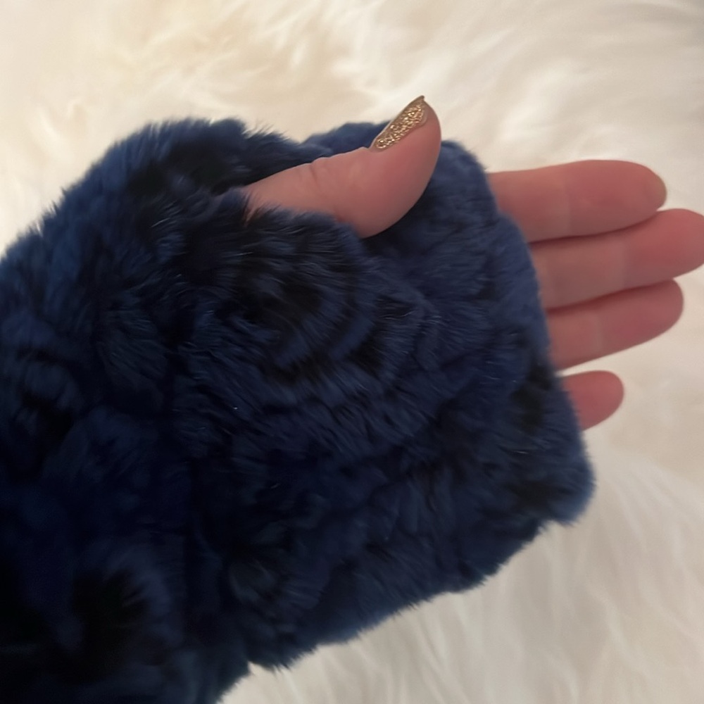 Luxurious Navy Rabbit Fur Fingerless Gloves NWOT - Picture 3 of 6
